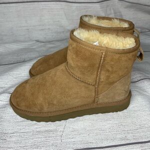 UGG Classic Mini II Women's 7 Chestnut Boots